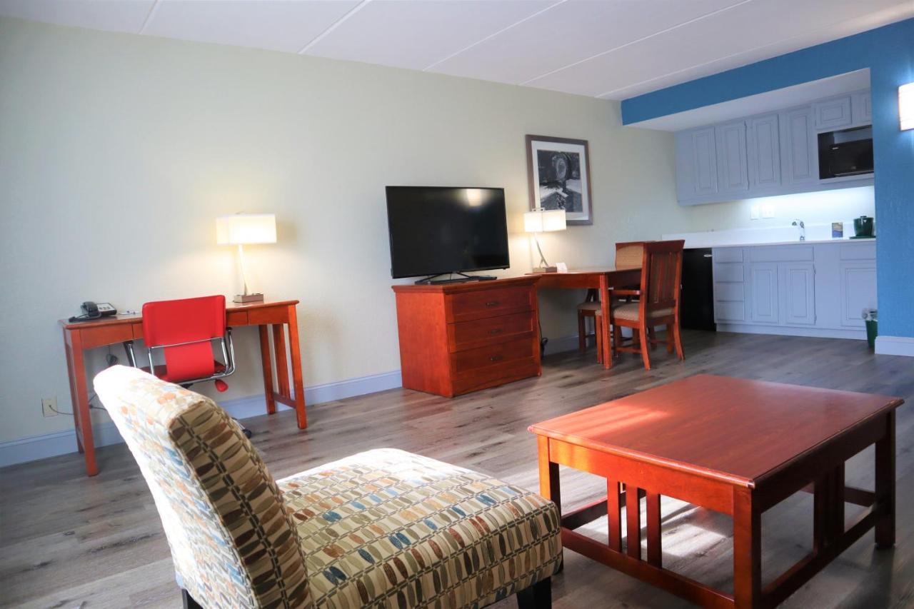 Baymont By Wyndham Atlanta Hotel